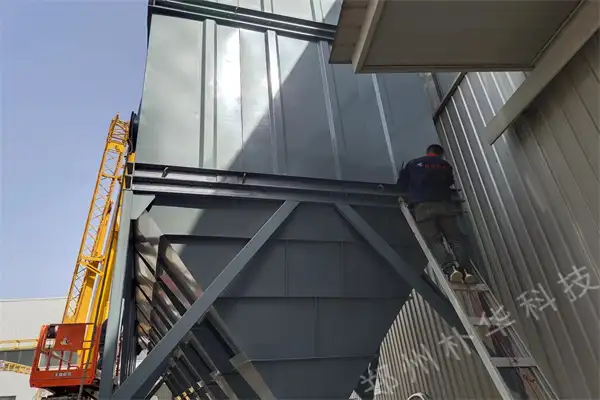 672袋脉冲除尘器安装施工现场