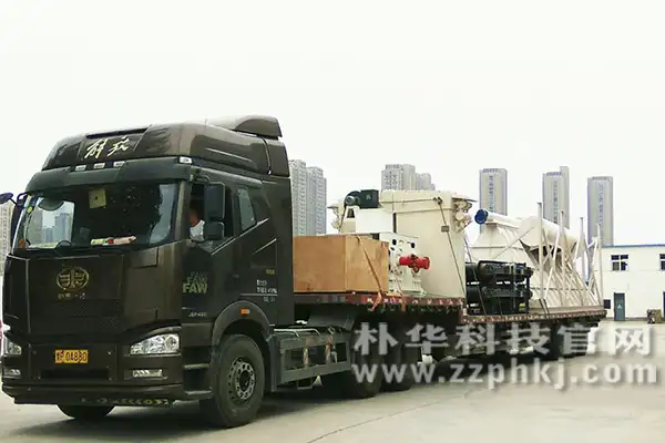 此次的设备分三批次运送,第一车除尘器设备发车